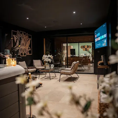 So'lodge & Piscine Prázdninový dům *